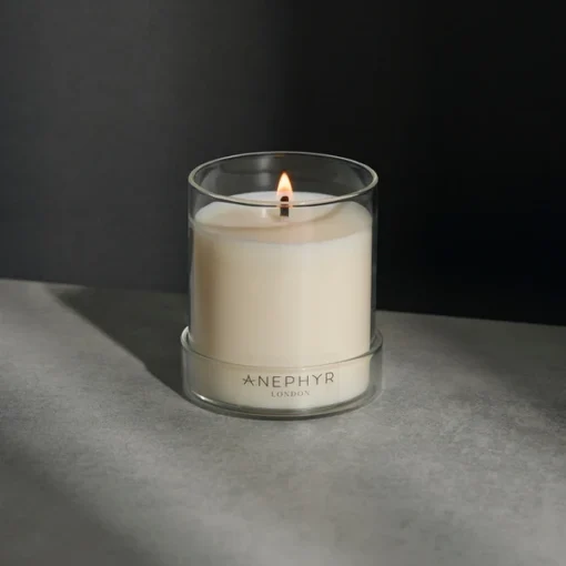 Anephyr_ColouredBackdrop_00020 - Square and centered Glow Candle